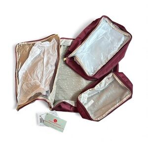 NWT Maroon Travel packing cubes set of 3 Samantha Brown